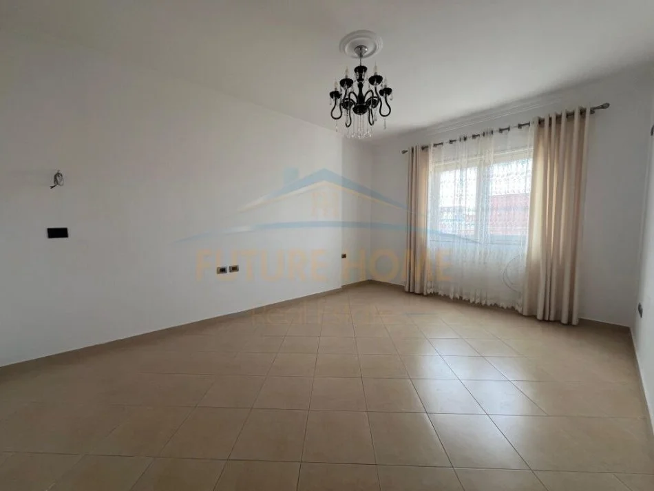 Tirane, shitet apartament 1+1+Ballkon Kati 4, 64 m² 77.000 € (Fresk)