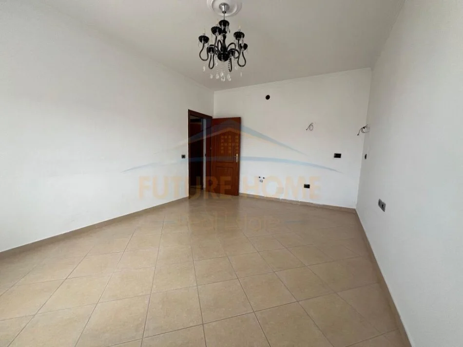 Tirane, shitet apartament 1+1+Ballkon Kati 4, 64 m² 77.000 € (Fresk)