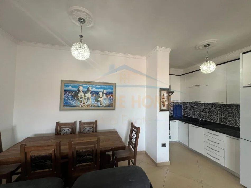 Tirane, shitet apartament 1+1+Ballkon Kati 4, 67 m² 87.000 € (Fresk)