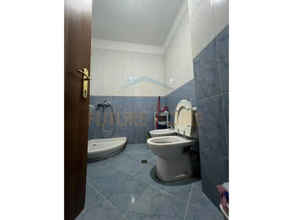 Tirane, jepet me qera apartament 1+1 Kati 3, 78 m² 450 € (Rruga e Kavajes)