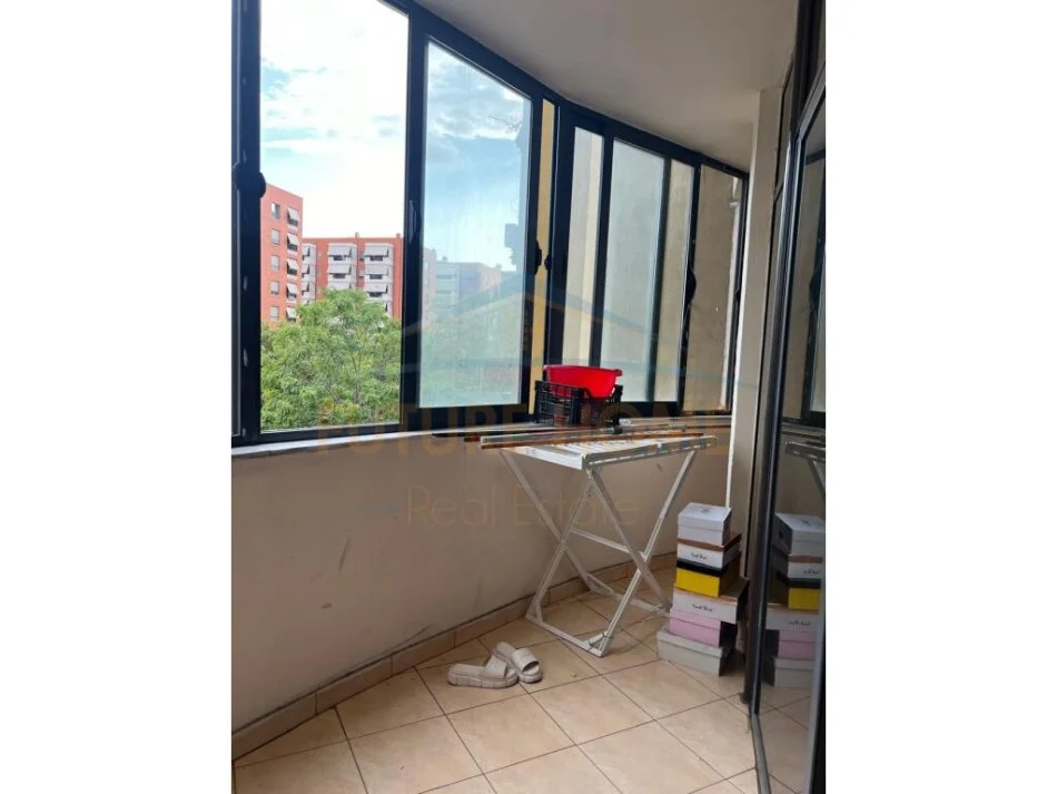 Tirane, jepet me qera apartament 1+1 Kati 3, 78 m² 450 € (Rruga e Kavajes)