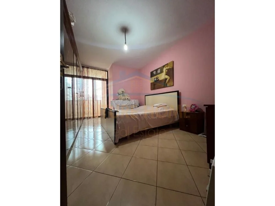 Tirane, jepet me qera apartament 1+1 Kati 3, 78 m² 450 € (Rruga e Kavajes)