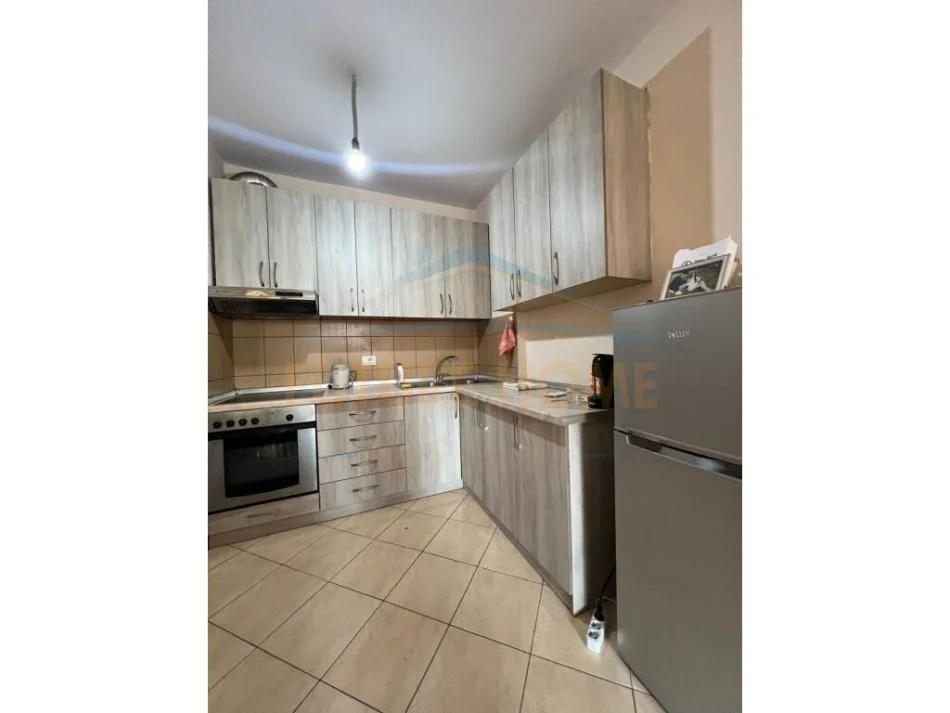 Tirane, jepet me qera apartament 1+1 Kati 3, 78 m² 450 € (RRUGA E KAVAJES)