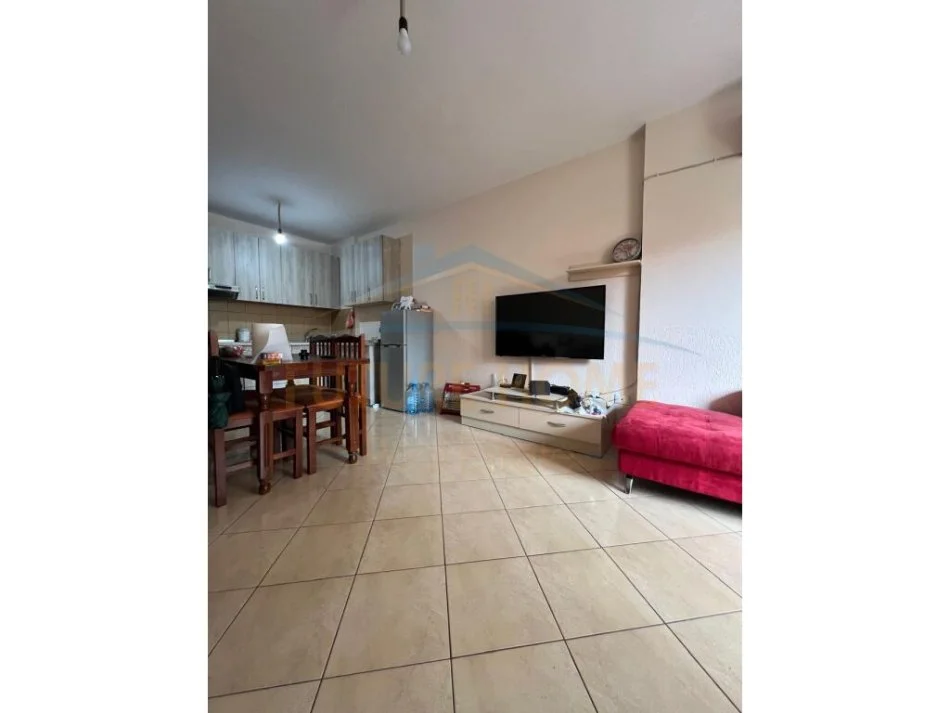Tirane, jepet me qera apartament 1+1 Kati 3, 78 m² 450 € (Rruga e Kavajes)