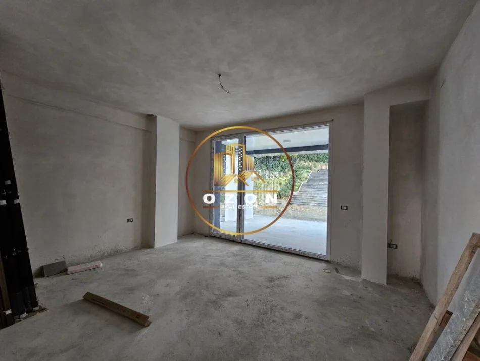 Tirane, shitet apartament 3+1 Kati 1, 170 m² 330.000 € (Rezidenca Altea,Rruga e Elbasanit)