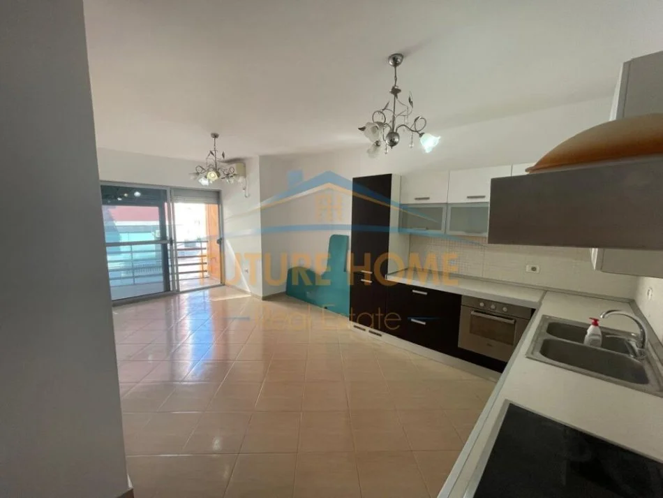 Tirane, shitet apartament 2+1+Ballkon Kati 2, 93 m² 165.000 € (Selite)