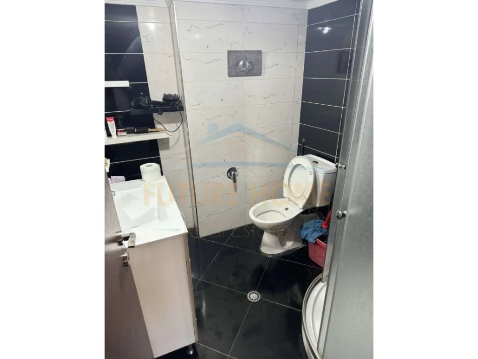 Tirane, jepet me qera apartament 3+1 Kati 5, 138 m² 600 € (KODRA E DIELLIT)