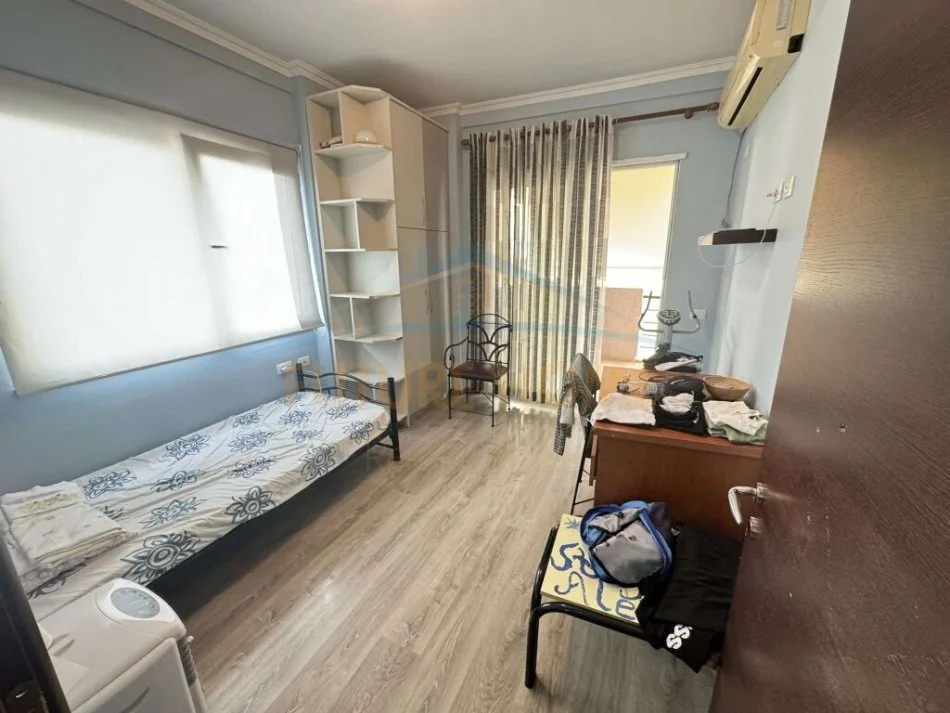 Tirane, jepet me qera apartament 3+1 Kati 5, 138 m² 600 € (KODRA E DIELLIT)