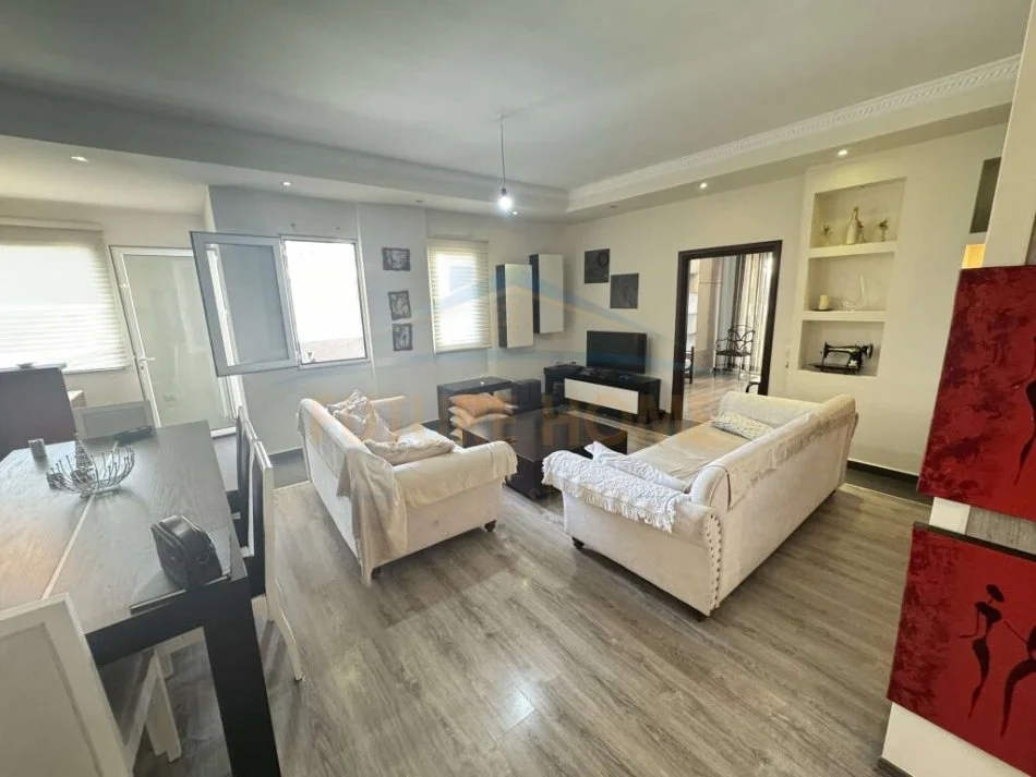 Tirane, jepet me qera apartament 3+1 Kati 5, 138 m² 600 € (KODRA E DIELLIT)