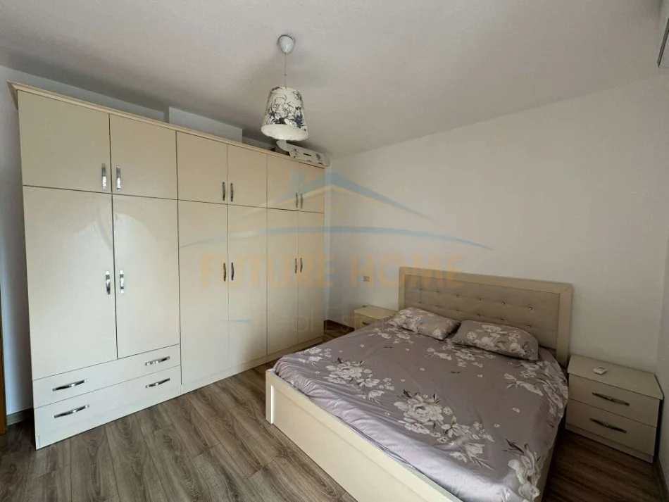 Tirane, jepet me qera apartament 2+1 Kati 8, 120 m² 800 €