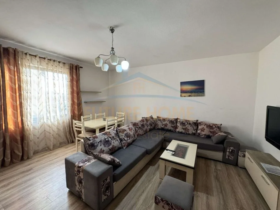Tirane, jepet me qera apartament 2+1 Kati 8, 120 m² 800 €