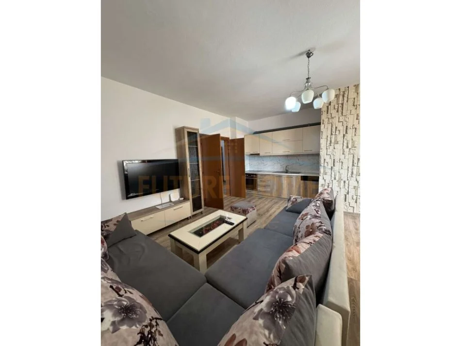 Tirane, jepet me qera apartament 2+1 Kati 8, 120 m² 800 €