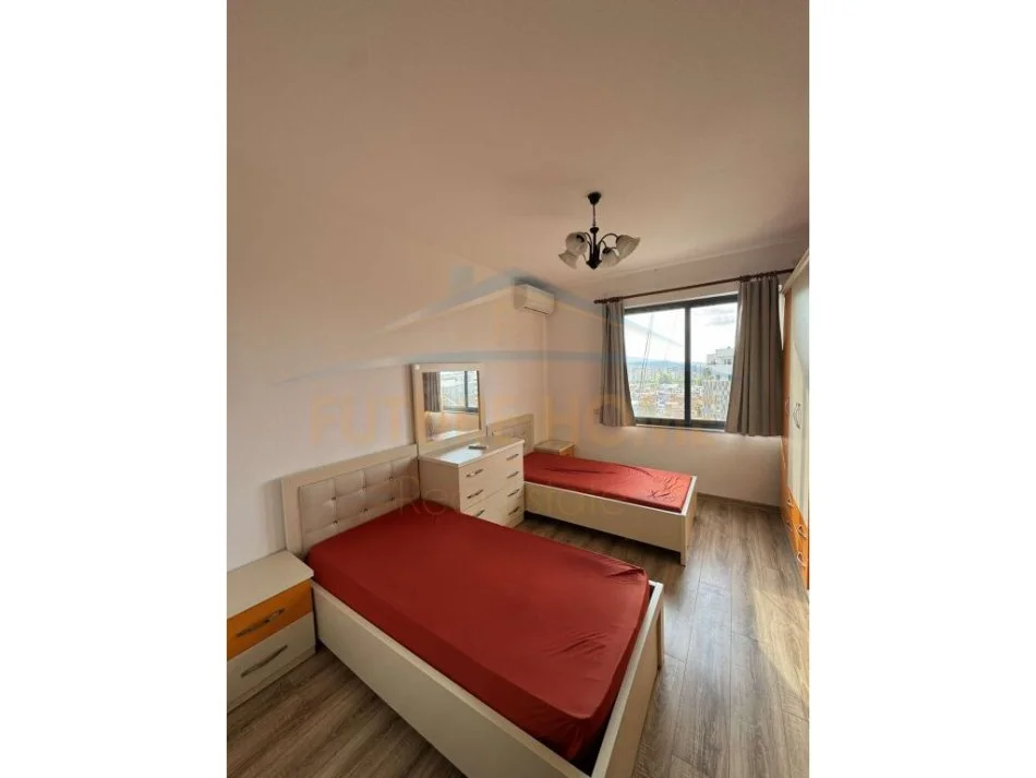 Tirane, jepet me qera apartament 2+1 Kati 8, 120 m² 700 € (ZOGU I ZI)