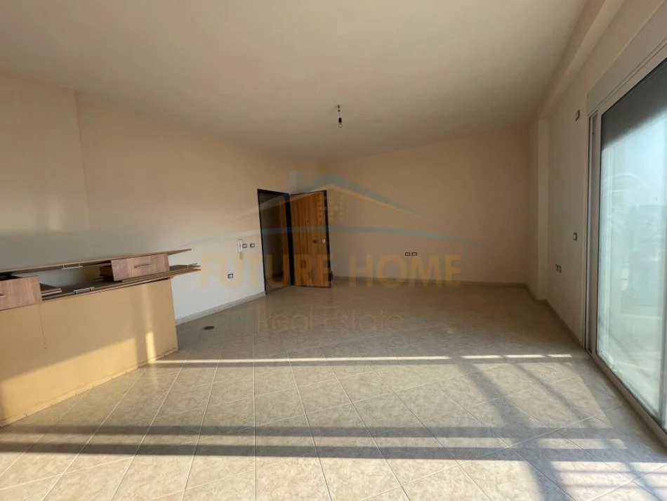 Tirane, shitet apartament 3+1+Ballkon Kati 5, 105 m² 130.000 € (Shkoze)