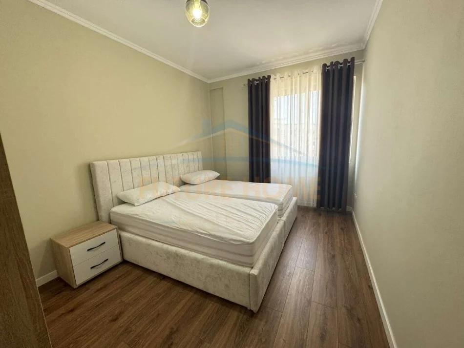 Tirane, jepet me qera apartament 2+1 Kati 7, 101 m² 450 € (UNAZA E RE)
