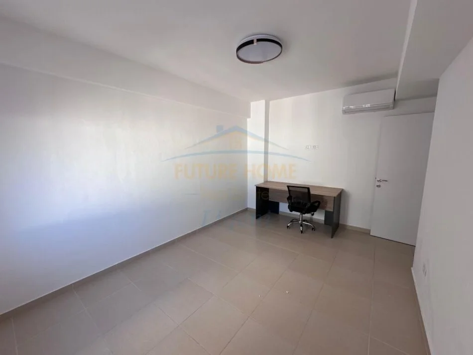 Tirane, jepet me qera apartament 3+1+Ballkon Kati 4, 150 m² 750 € (Kodra e Diellit)
