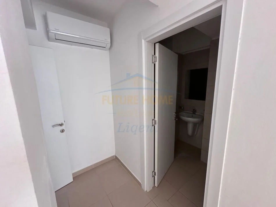 Tirane, jepet me qera apartament 3+1+Ballkon Kati 4, 150 m² 750 € (Kodra e Diellit)