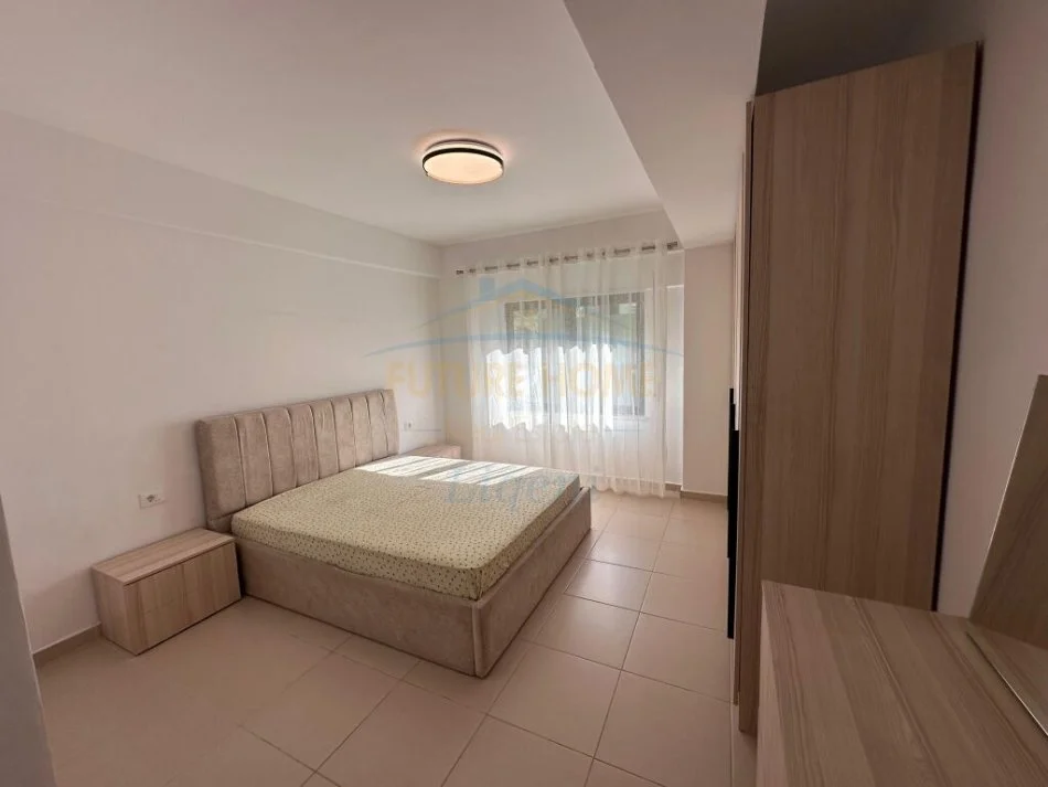 Tirane, jepet me qera apartament 3+1+Ballkon Kati 4, 150 m² 750 € (Kodra e Diellit)