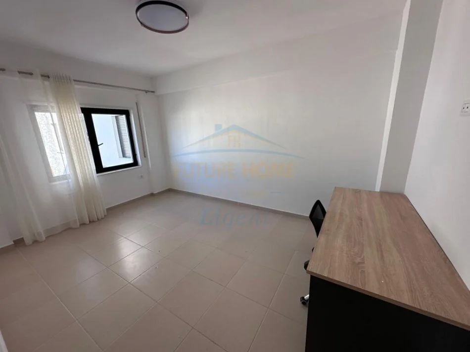 Tirane, jepet me qera apartament 3+1+Ballkon Kati 4, 150 m² 750 € (Kodra e Diellit)