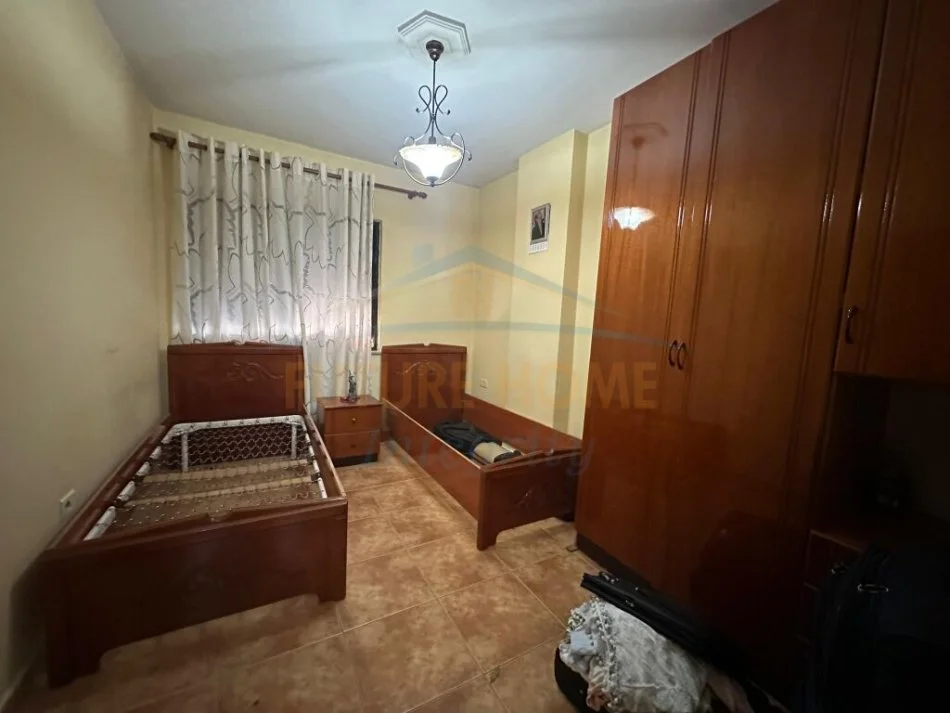 Tirane, jepet me qera apartament 2+1 Kati 2, 96 m² 600 € (BLLOK)