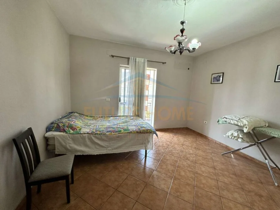 Tirane, jepet me qera apartament 2+1+Ballkon Kati 2, 180 m² 450 € (Unaza e Re)