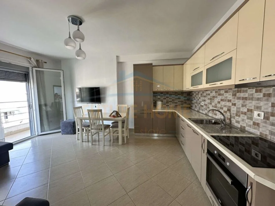 Tirane, shitet apartament 2+1 Kati 8, 81 m² 99.000 € (Unaza e Re)