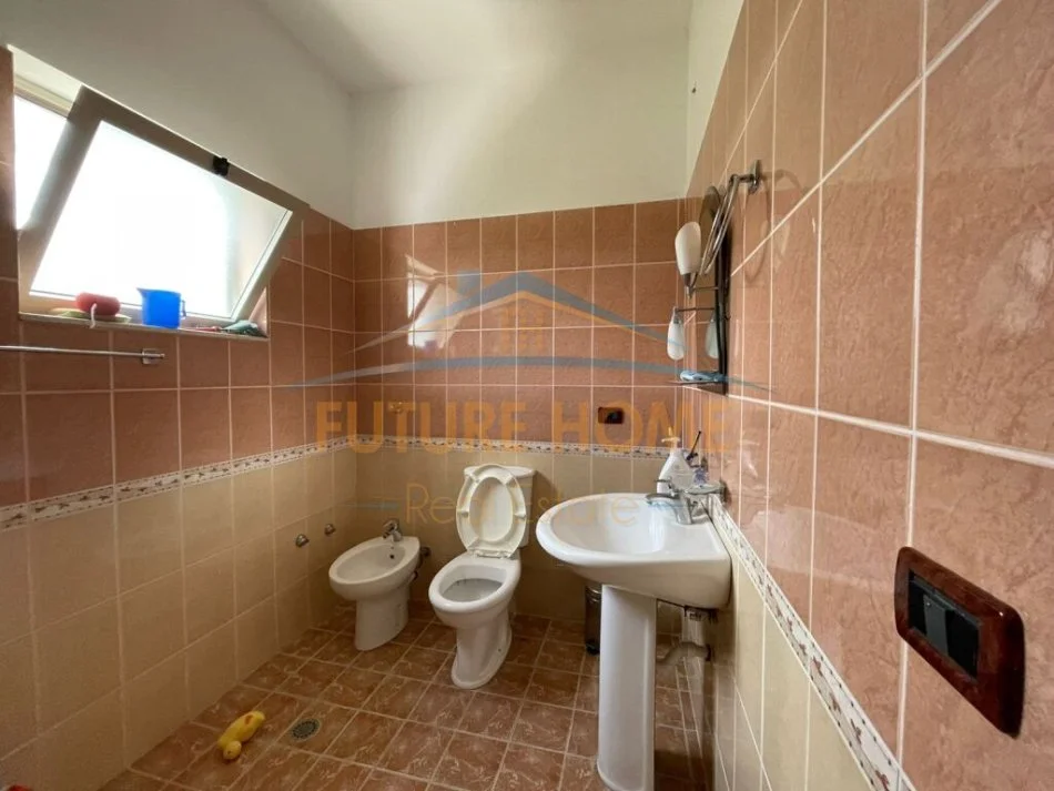 Durres, shitet shtepi 4+1+Ballkon Kati 0, 297 m² 550.000 € (GJIRI I LALEZIT)