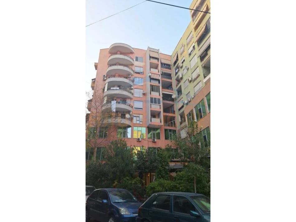 Tirane, shitet apartament 2+1+Ballkon Kati 7, 117 m² 280.000 € (Qender)