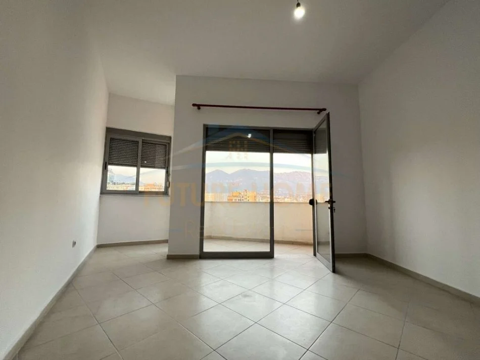 Tirane, shitet apartament 2+1+Ballkon Kati 7, 117 m² 280.000 € (Qender)