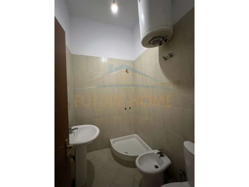 Tirane, shitet apartament 2+1+Ballkon Kati 7, 117 m² 280.000 € (Qender)