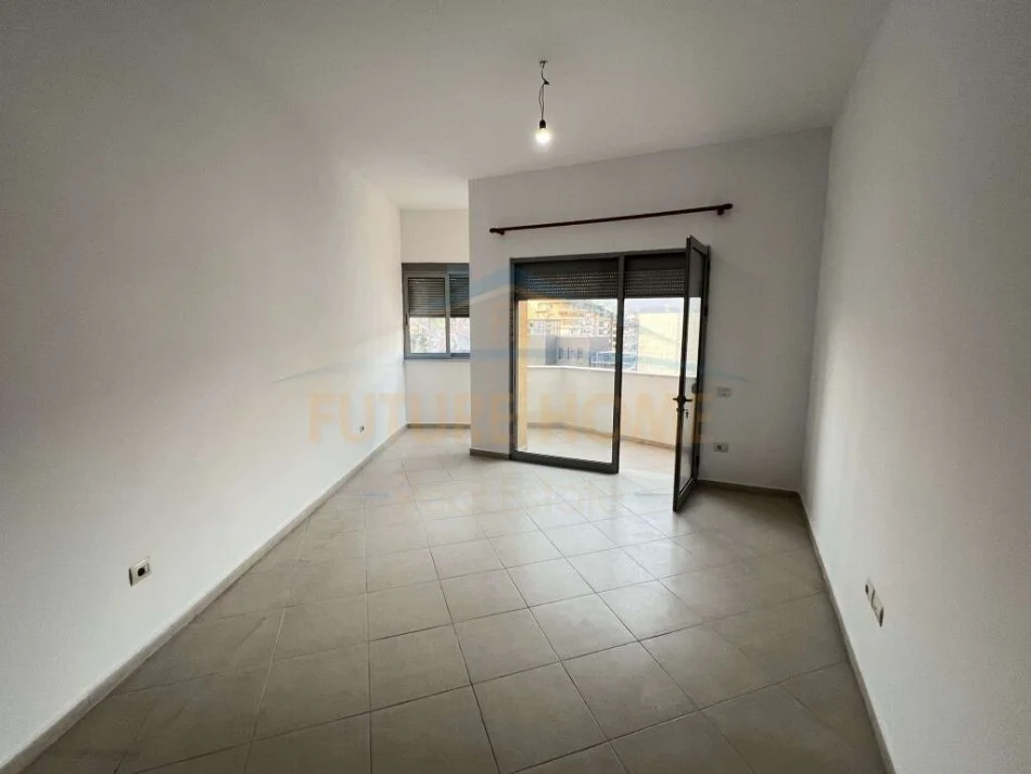 Tirane, shitet apartament 2+1+Ballkon Kati 7, 117 m² 280.000 € (Qender)