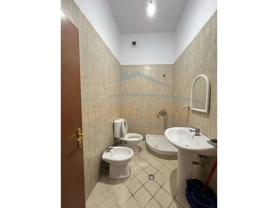 Tirane, shitet apartament 2+1+Ballkon Kati 7, 117 m² 280.000 € (Qender)