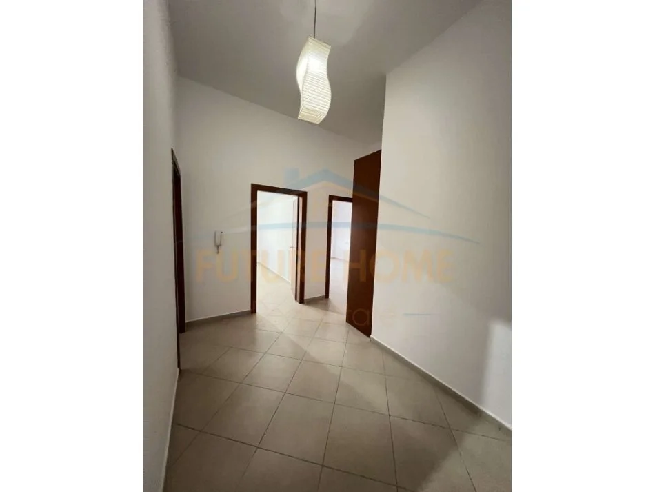 Tirane, shitet apartament 2+1+Ballkon Kati 7, 117 m² 280.000 € (Qender)