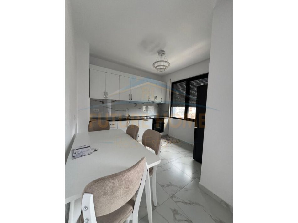 Tirane, jepet me qera apartament 2+1 , 102 m² 750 € (Don Bosko)