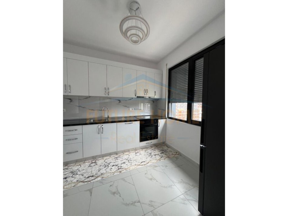 Tirane, jepet me qera apartament 2+1 , 102 m² 750 € (Don Bosko)