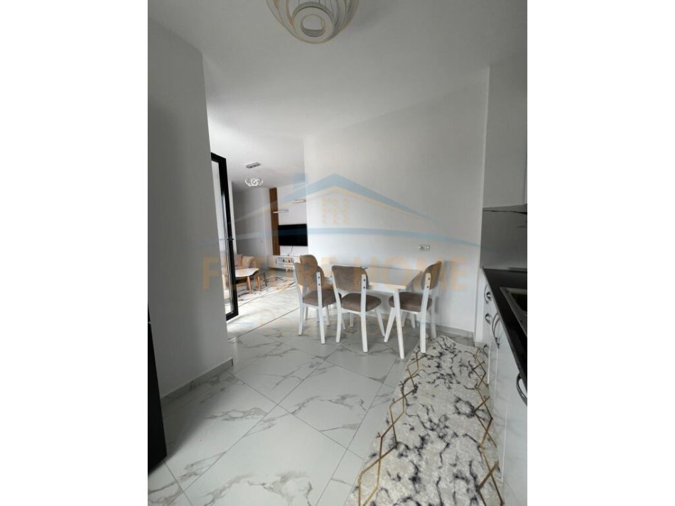 Tirane, jepet me qera apartament 2+1 , 102 m² 750 € (Don Bosko)