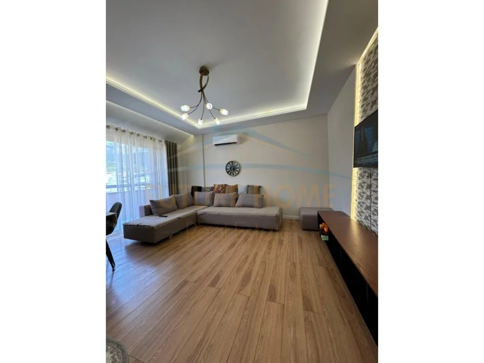 Tirane, shitet apartament 2+1+Ballkon Kati 6, 116 m² 113.000 € (Fresk)