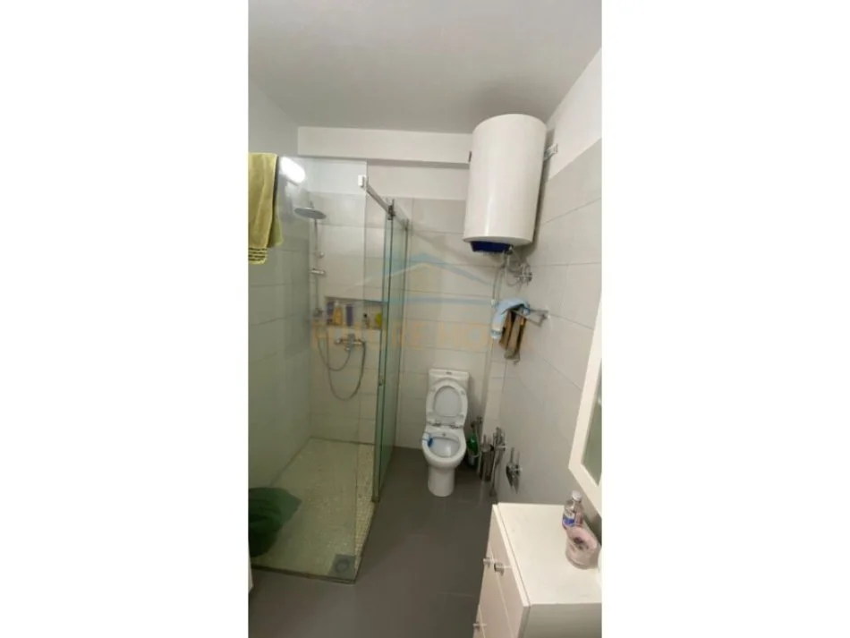 Tirane, jepet me qera apartament 2+1+Ballkon Kati 4, 100 m² 650 € (Jusuf Vrioni)