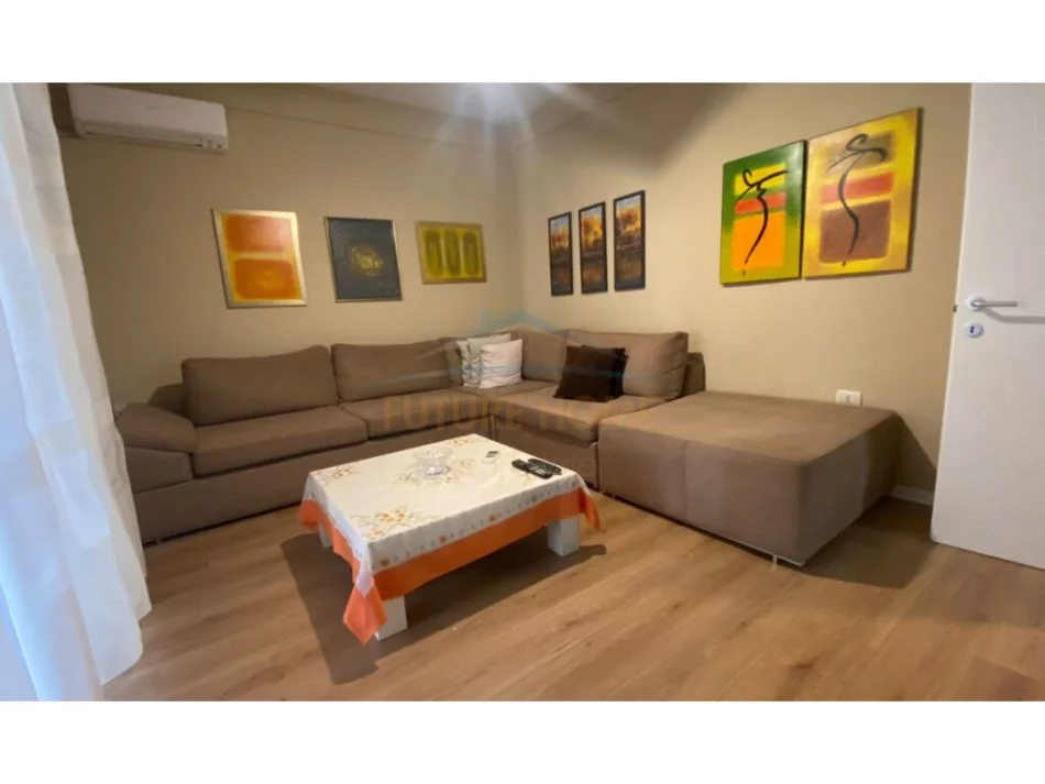 Tirane, jepet me qera apartament 2+1 Kati 4, 100 m² 650 € (Vasil Shanto)