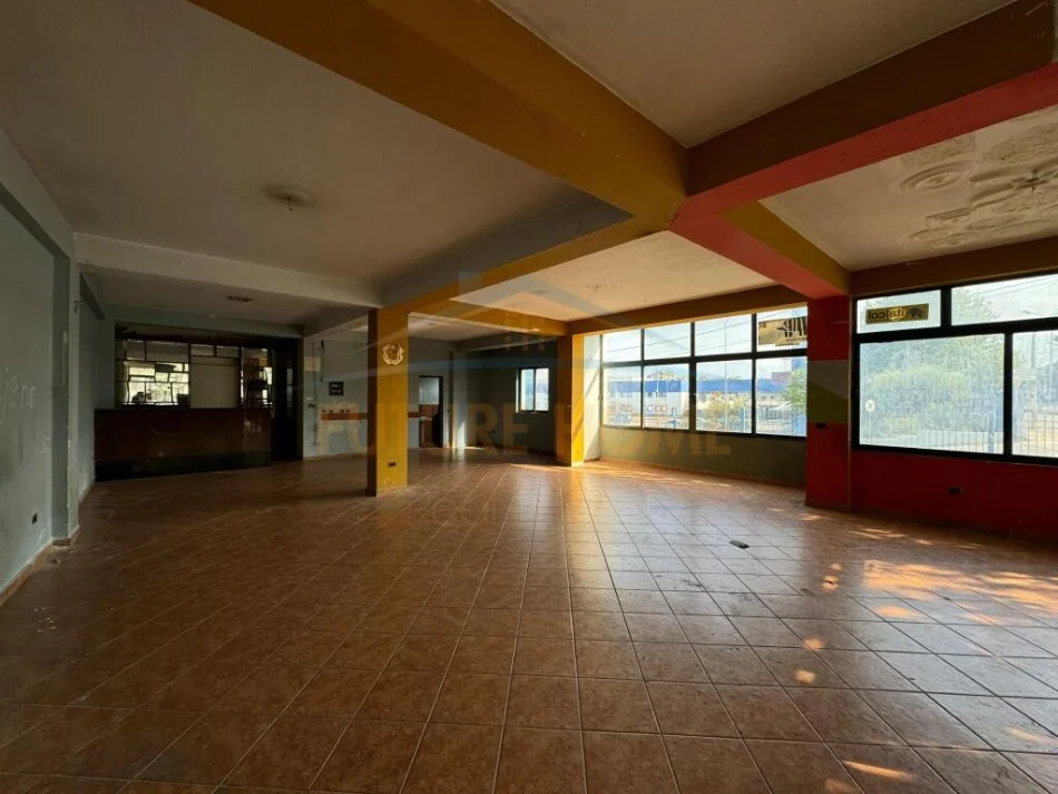 Tirane, jepet me qera ambjent biznesi Kati 1, 161 m² 800 € (Instituti)