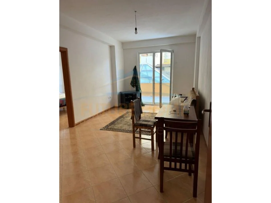 Durres, shitet apartament 1+1 Kati 3, 64 m² 70.000 € (Prane Stacionit te Trenit, Durres)