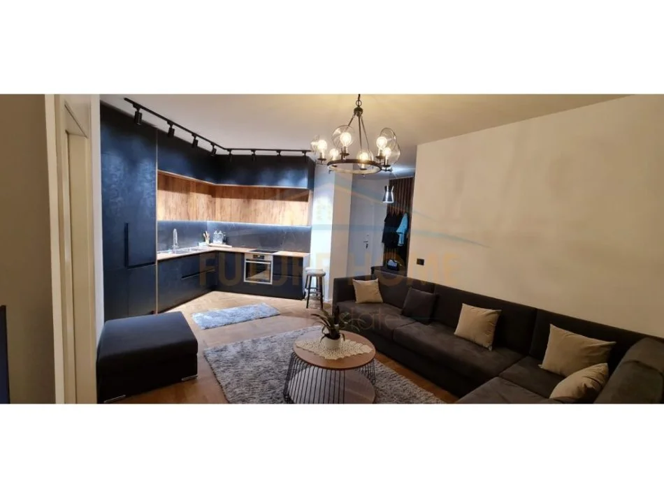 Tirane, jepet me qera apartament 2+1 Kati 8, 100 m² 850 € (21 DHJETORI TIRANE)