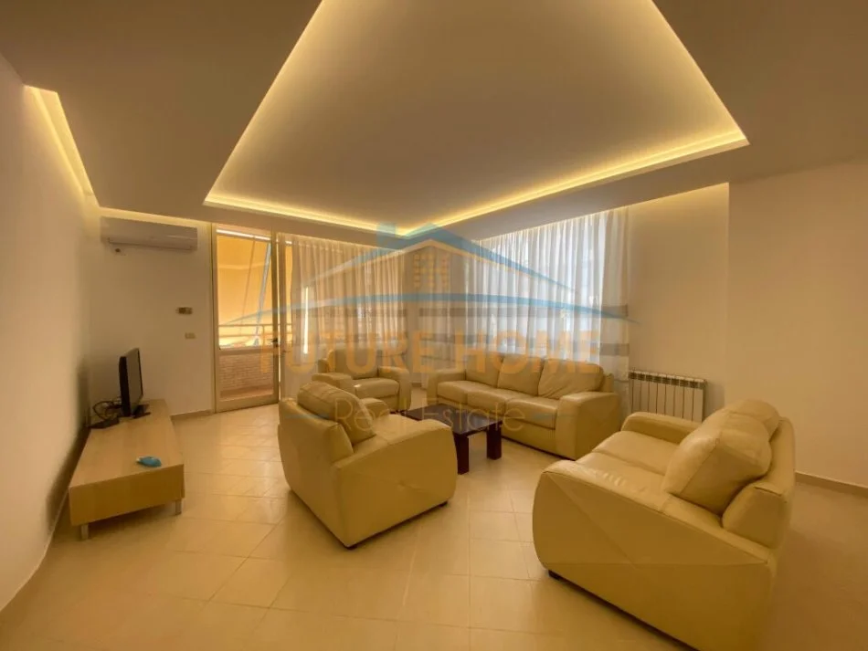 Tirane, jepet me qera apartament 1+1 Kati 8, 95 m² 700 € (Rruga Sami Frasheri)