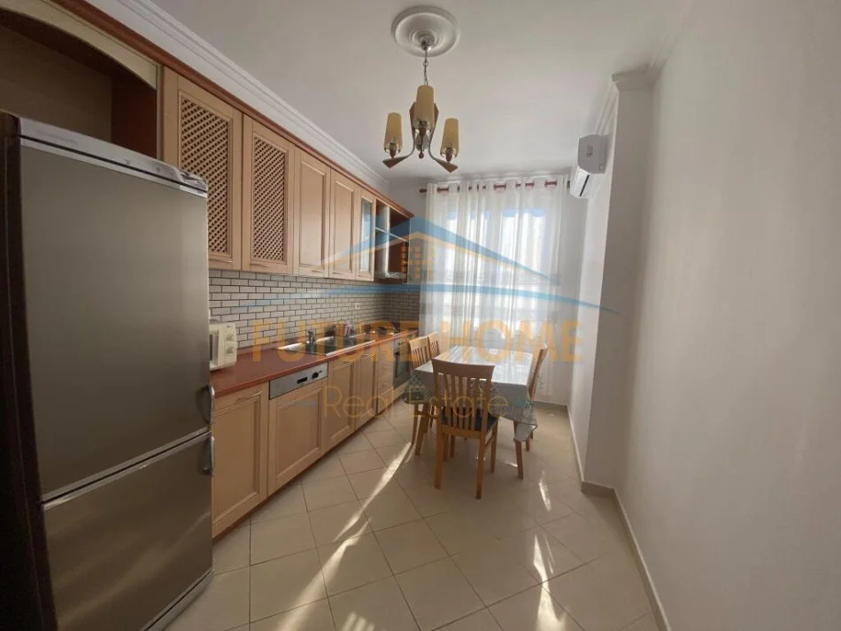 Tirane, jepet me qera apartament 1+1 Kati 8, 95 m² 700 € (Rruga Sami Frasheri)