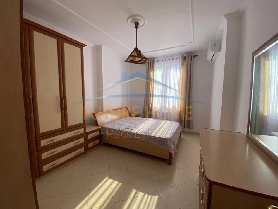 Tirane, jepet me qera apartament 1+1 Kati 8, 95 m² 700 € (Rruga Sami Frasheri)