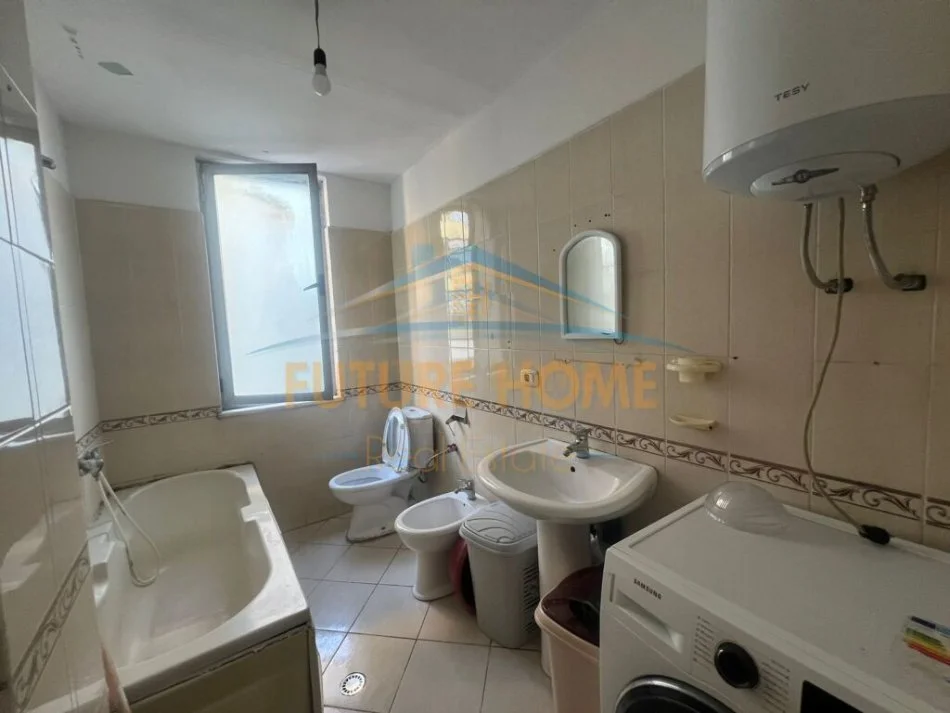 Tirane, jepet me qera apartament 1+1 Kati 8, 95 m² 700 € (Rruga Sami Frasheri)