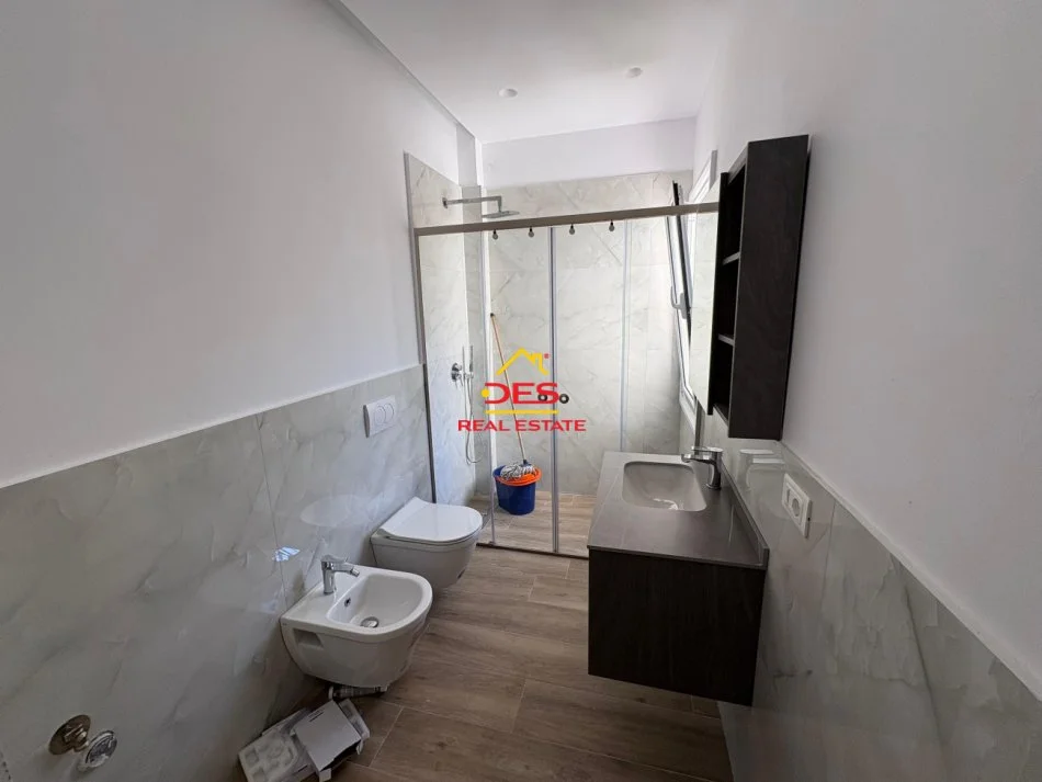 Vlore, shitet Vile , 396 m² 590.000 € (Rruga Sadik Zotaj)