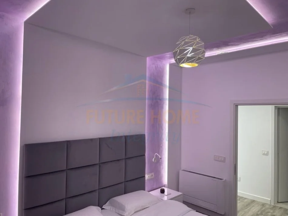 Tirane, jepet me qera apartament 1+1+Ballkon Kati 8, 80 m² 800 € (Shallvaret)