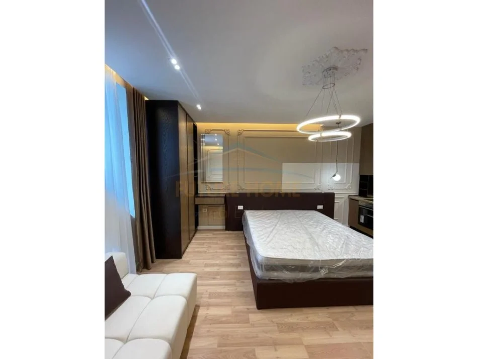 Tirane, jepet me qera garsonier 1+1 Kati 10, 52 m² 600 € (Rruga e Kavajes)