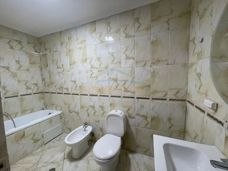 Tirane, jepet me qera apartament 2+1+Aneks+Ballkon Kati 3, 110 m² 850 € (Rruga e Kavajes)